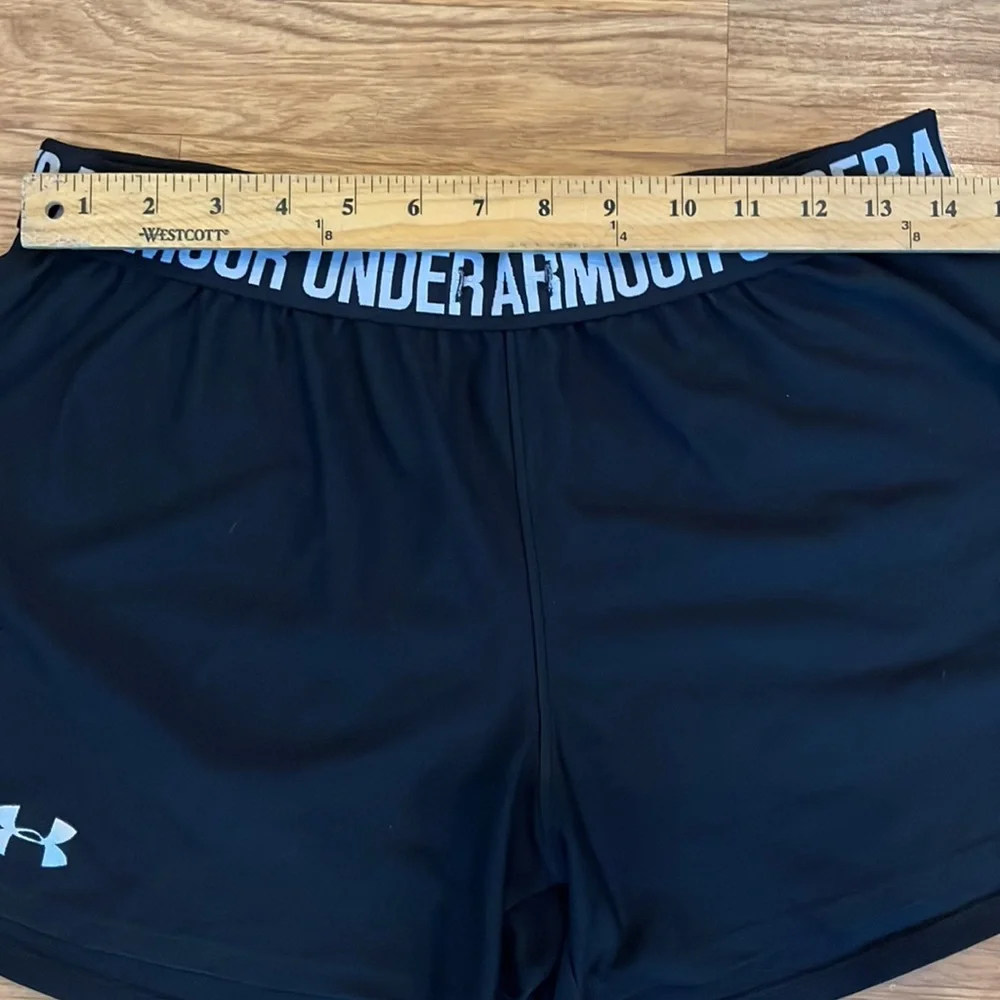 Under Armour Shorts Size Medium. Check Measurements